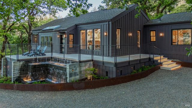 807 Wild Oak Dr, Santa Rosa, CA 95409