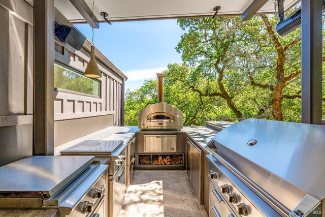 807 Wild Oak Dr, Santa Rosa, CA 95409