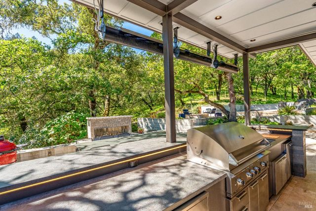 807 Wild Oak Dr, Santa Rosa, CA 95409