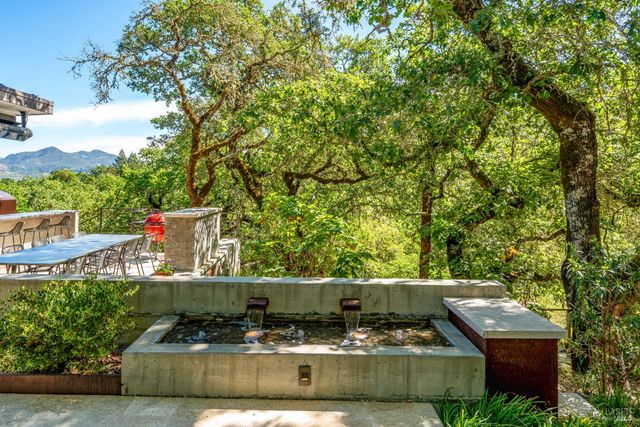 807 Wild Oak Dr, Santa Rosa, CA 95409