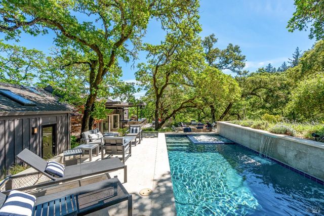 807 Wild Oak Dr, Santa Rosa, CA 95409