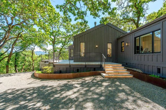 807 Wild Oak Dr, Santa Rosa, CA 95409