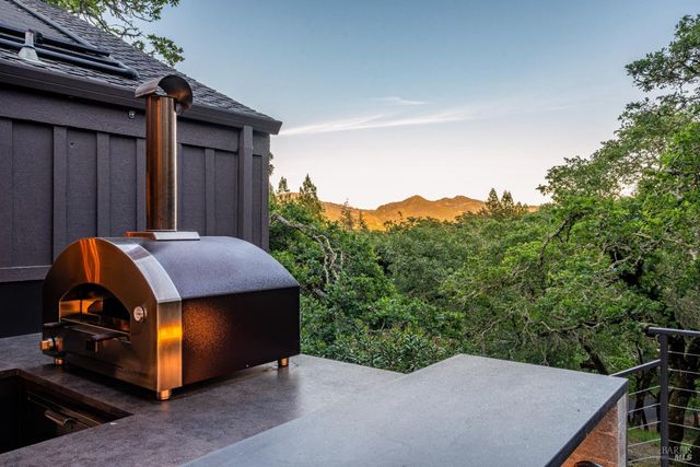 807 Wild Oak Dr, Santa Rosa, CA 95409