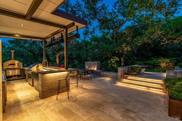 807 Wild Oak Dr, Santa Rosa, CA 95409