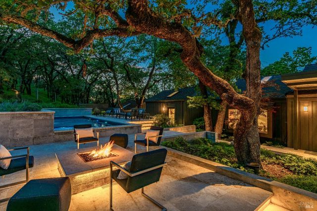 807 Wild Oak Dr, Santa Rosa, CA 95409