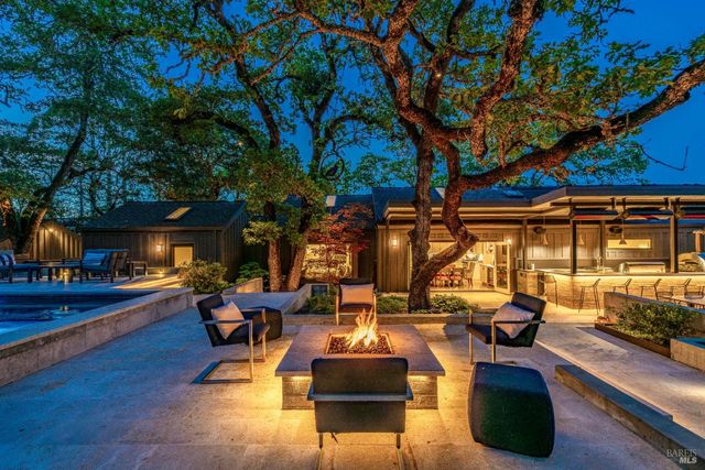 807 Wild Oak Dr, Santa Rosa, CA 95409