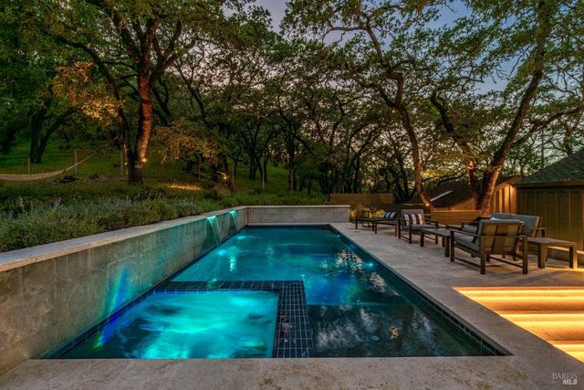 807 Wild Oak Dr, Santa Rosa, CA 95409