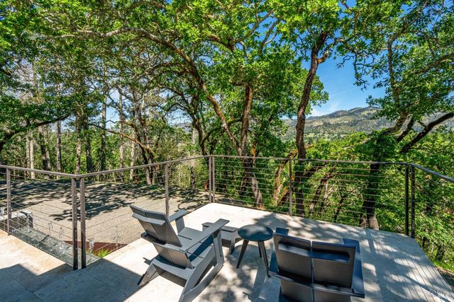 807 Wild Oak Dr, Santa Rosa, CA 95409