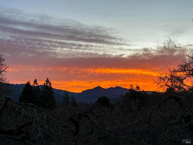 807 Wild Oak Dr, Santa Rosa, CA 95409