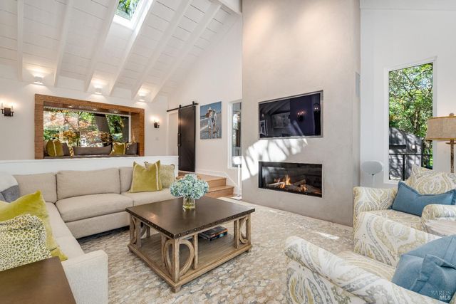 807 Wild Oak Dr, Santa Rosa, CA 95409