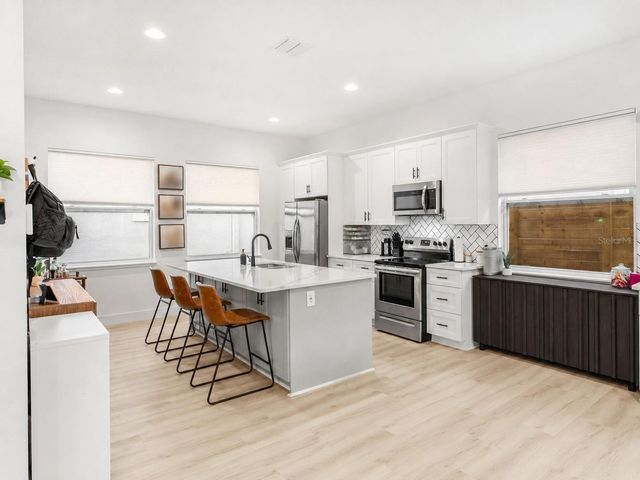 2401 AMHERST AVENUE, Orlando, FL 32804