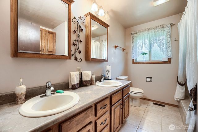 16108 43rd Street E, Sumner, WA 98391