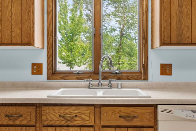 1756 SOUTHLAND AVENUE, Oshkosh, WI 54902