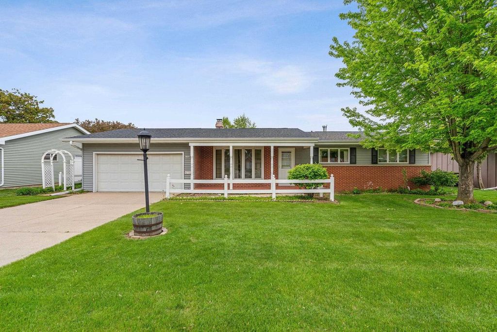 1756 SOUTHLAND AVENUE, Oshkosh, WI 54902