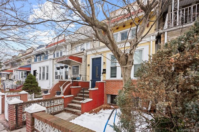 2565 99th Street, East Elmhurst, NY 11369