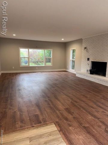 6550 Golfview Street, Garden City, MI 48135