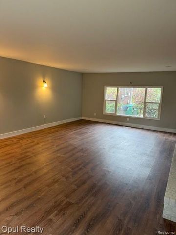 6550 Golfview Street, Garden City, MI 48135