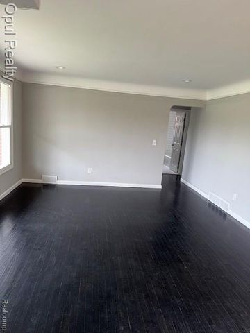 6550 Golfview Street, Garden City, MI 48135