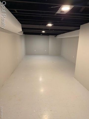 6550 Golfview Street, Garden City, MI 48135