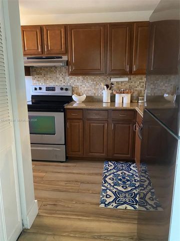 9420 Poinciana Place 214, Davie, FL 33324