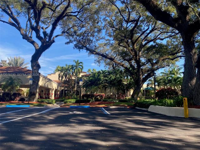 9420 Poinciana Place 214, Davie, FL 33324