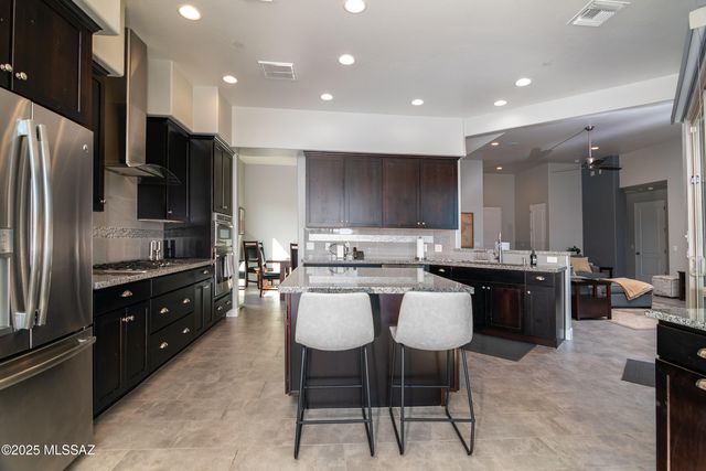 6615 W Red Hawk Place, Marana, AZ 85658