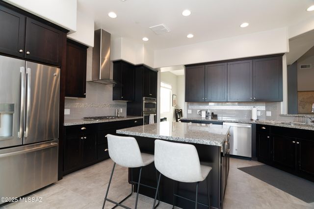 6615 W Red Hawk Place, Marana, AZ 85658