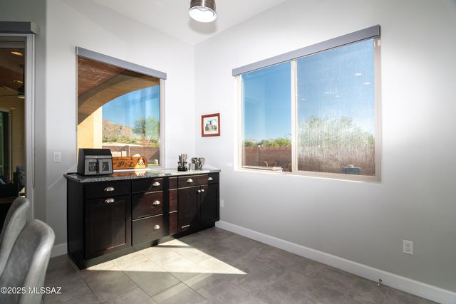 6615 W Red Hawk Place, Marana, AZ 85658