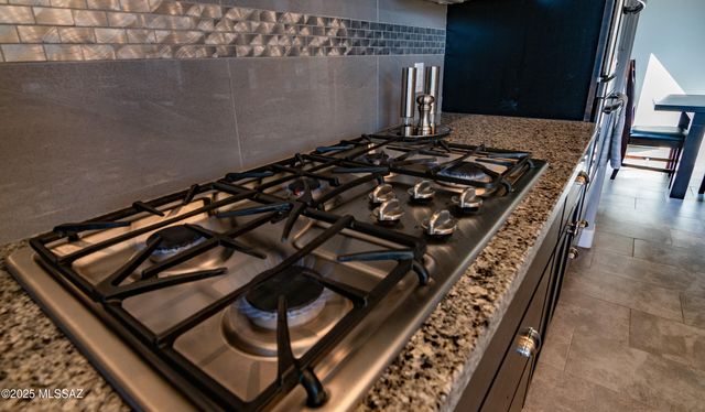 6615 W Red Hawk Place, Marana, AZ 85658