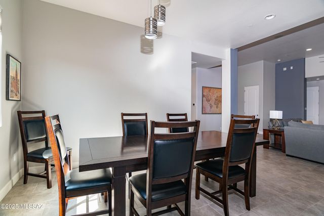 6615 W Red Hawk Place, Marana, AZ 85658