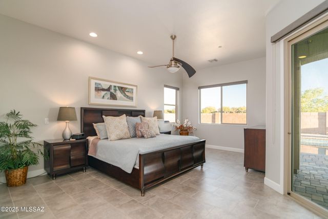 6615 W Red Hawk Place, Marana, AZ 85658