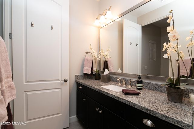 6615 W Red Hawk Place, Marana, AZ 85658