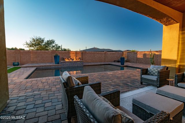 6615 W Red Hawk Place, Marana, AZ 85658
