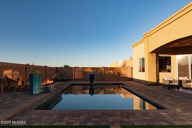 6615 W Red Hawk Place, Marana, AZ 85658