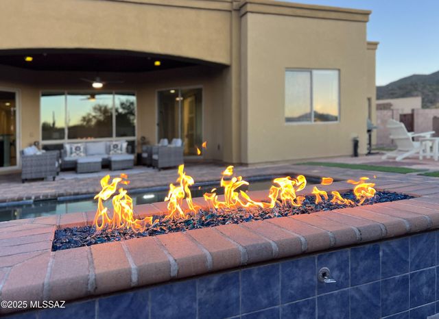 6615 W Red Hawk Place, Marana, AZ 85658