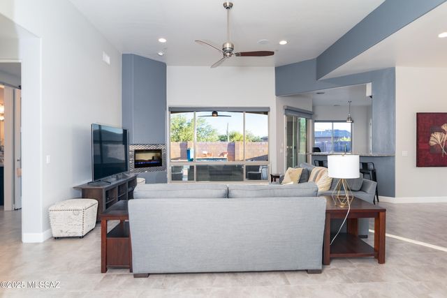 6615 W Red Hawk Place, Marana, AZ 85658