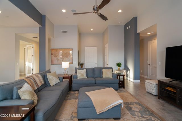 6615 W Red Hawk Place, Marana, AZ 85658