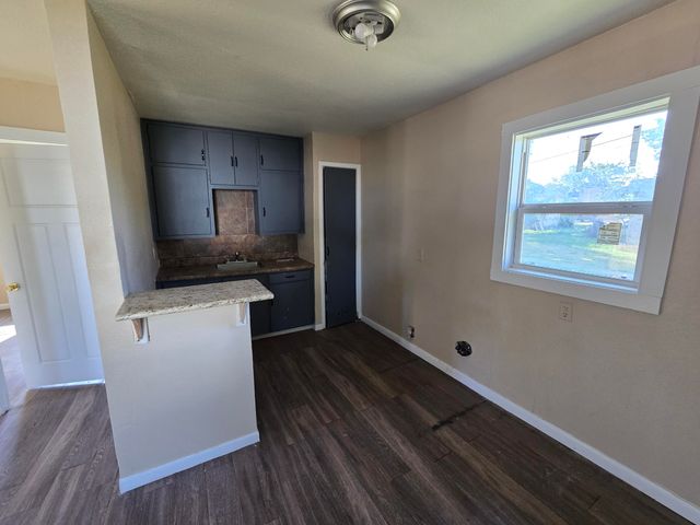 711 Fresno, Plainview, TX 79072