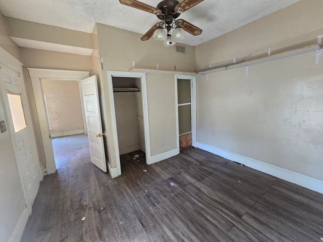 711 Fresno, Plainview, TX 79072