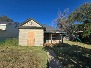 711 Fresno, Plainview, TX 79072