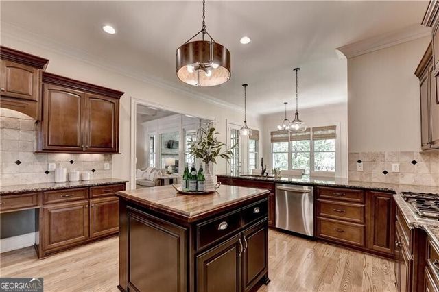 420 Lafayette Close, Roswell, GA 30075