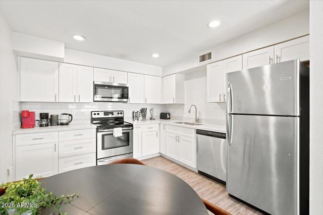 515 W PEBBLE BEACH Drive, Tempe, AZ 85282