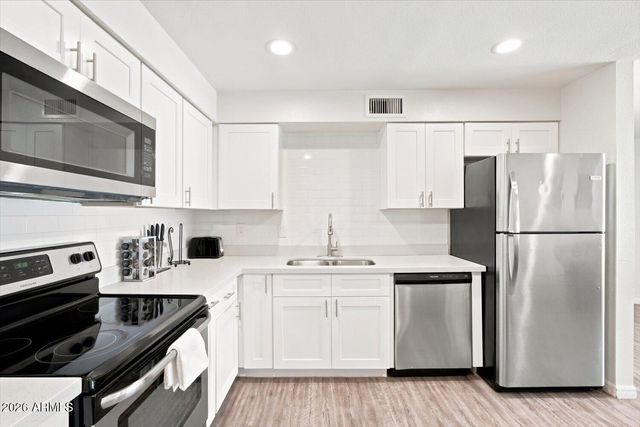 515 W PEBBLE BEACH Drive, Tempe, AZ 85282