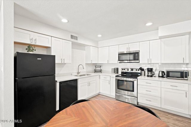 515 W PEBBLE BEACH Drive, Tempe, AZ 85282