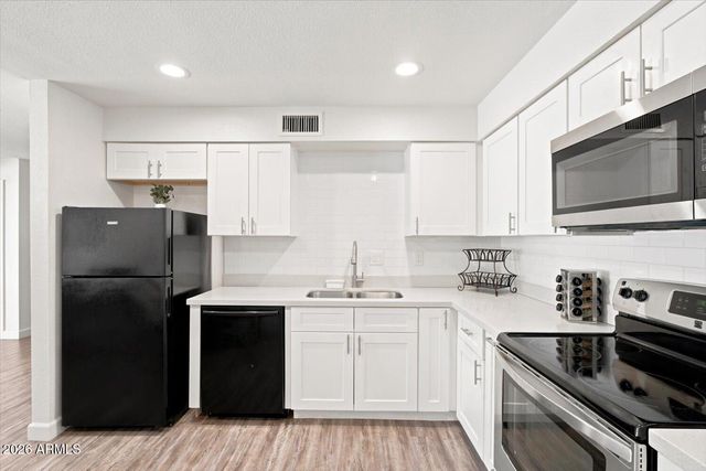515 W PEBBLE BEACH Drive, Tempe, AZ 85282