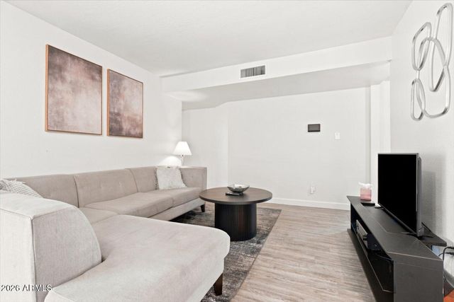 515 W PEBBLE BEACH Drive, Tempe, AZ 85282