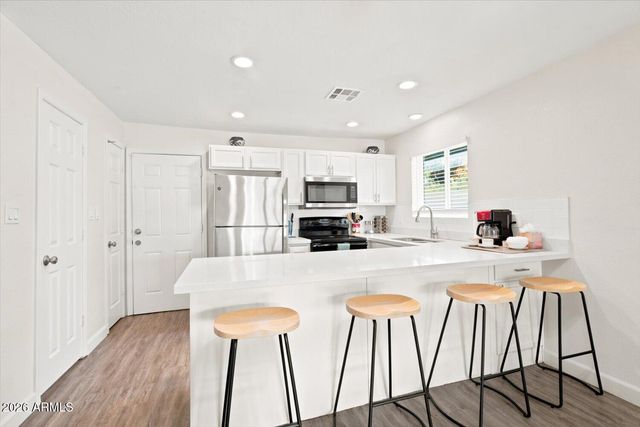 515 W PEBBLE BEACH Drive, Tempe, AZ 85282