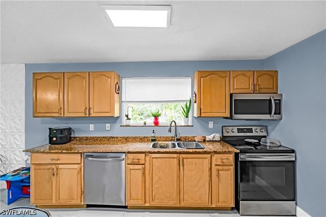 3420 6th AVE NE, Naples, FL 34120
