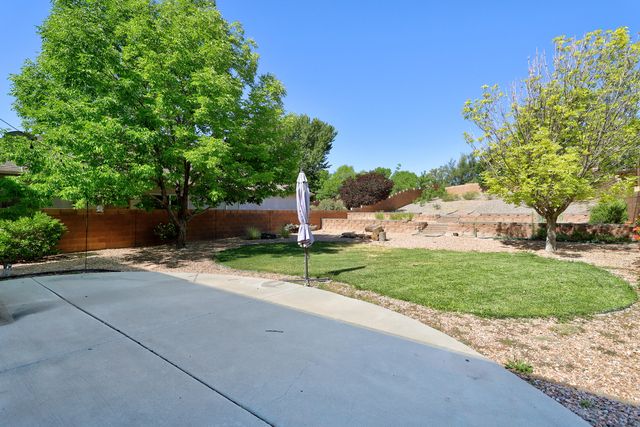 10101 Avenida Vista Sol NW, Albuquerque, NM 87114
