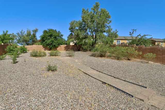 10101 Avenida Vista Sol NW, Albuquerque, NM 87114